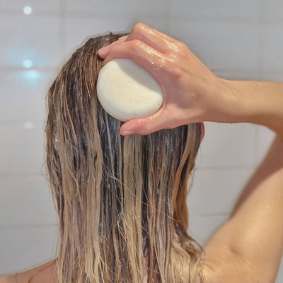 How to use zero waste hair conditioner bar for dry scalps and dandruff.